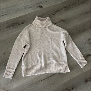Banana Republic Turtleneck Sweater Size M